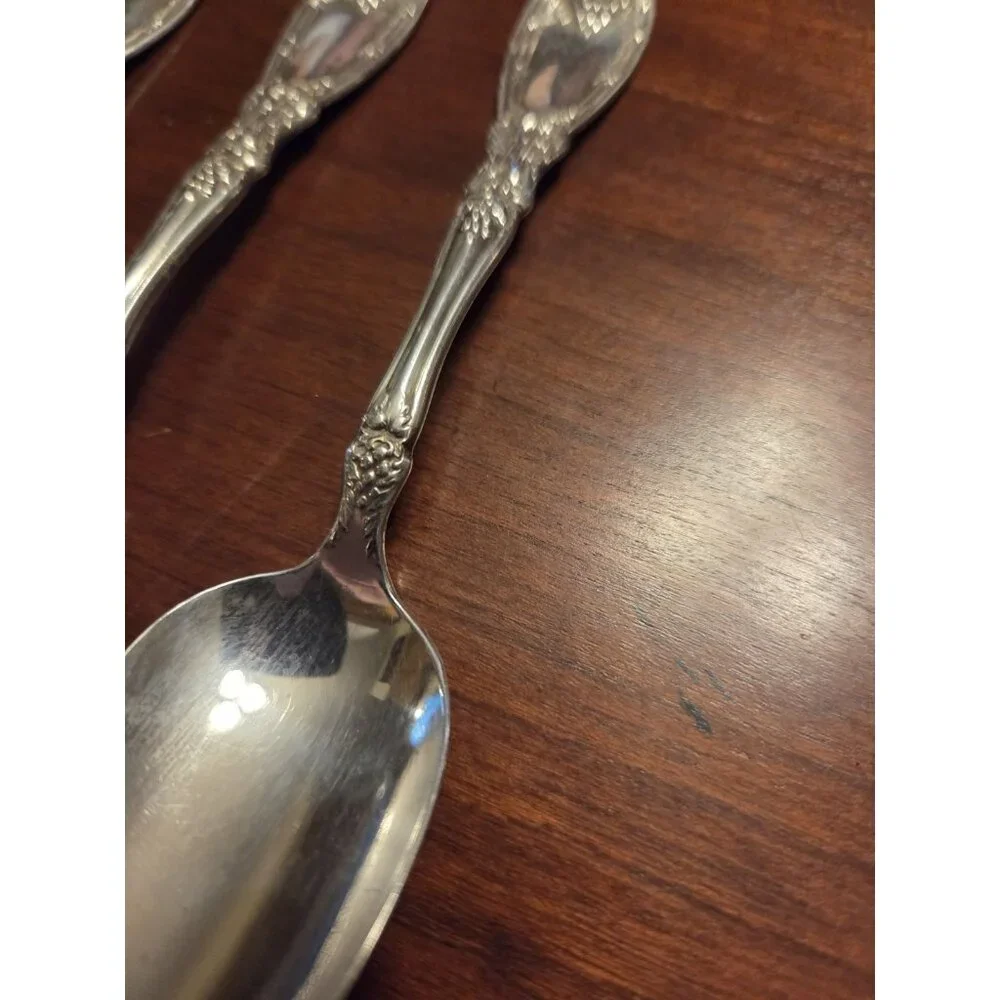 5 Antique 1881 Rogers LA VIGNE GRAPE 1908 Silverplate 5‎ Teaspoons Spoons